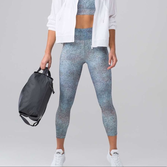 lululemon athletica Pants - LULULEMON Final Lap Crop Leggings